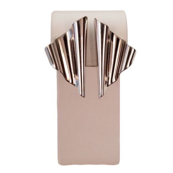 Givenchy Silver-Tone Geometrical Ribbed Wrinkled Triangular Clip-On Earrings L56 - Picture 1 of 11